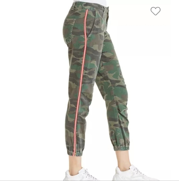 SUNDRY Striped-Trim Camo Jogger Pants. 27 - Picture 5 of 15